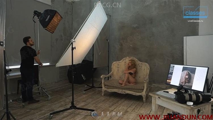 摄影棚中模拟自然光拍摄女性裸体视频教程 摄影 第6张